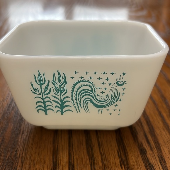 Pyrex 501 Turquoise 1 1/2 Cup Amish Butterprint Refrigerator Dish with Lid - Picture 10 of 12